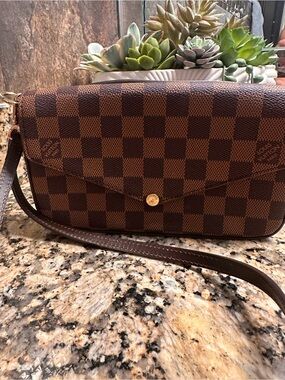 LV crossbody Ntreal